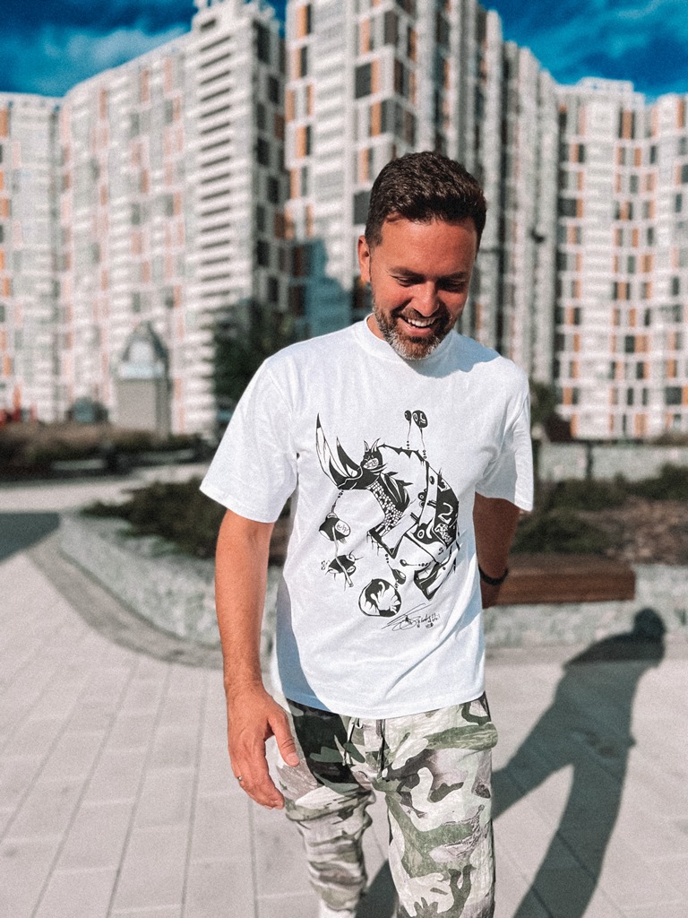 Астафьева, Пивоваров и даже Мисс Украина нарядились в похожие футболки: зачем звезды это сделали